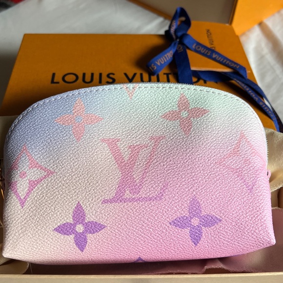 LOUIS VUITTON Pochette Cosmetique Pouch (SUNRISE PASTEL) LIMITED EDITION - Picture 3 of 14